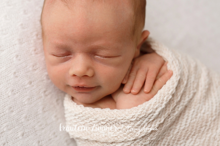 liebevolle Bilder von Eurem Baby in den ersten Tagen 